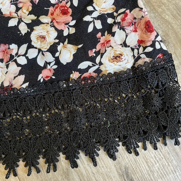 LA Hearts Halter Crop Top (Rose Print) - Picture 2 of 6